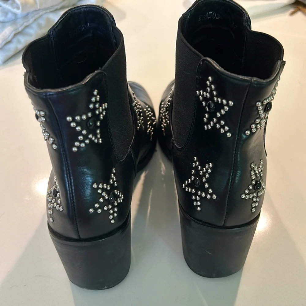 Boots - Picture 2 of 3